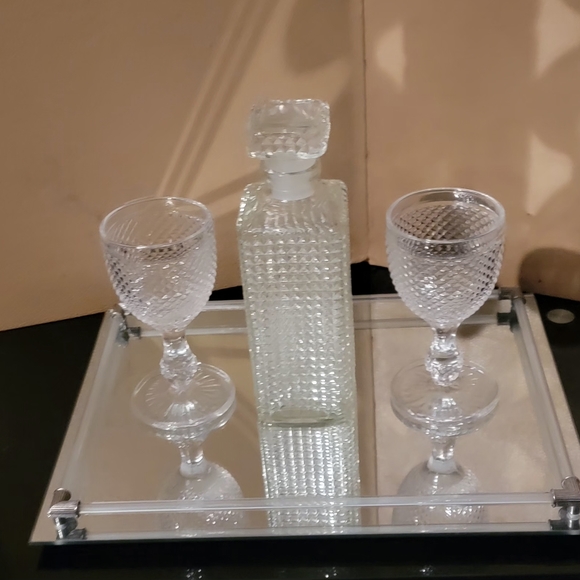 VINTAGE Elegant Crystal Decanter Set with Glasses - Picture 13 of 13
